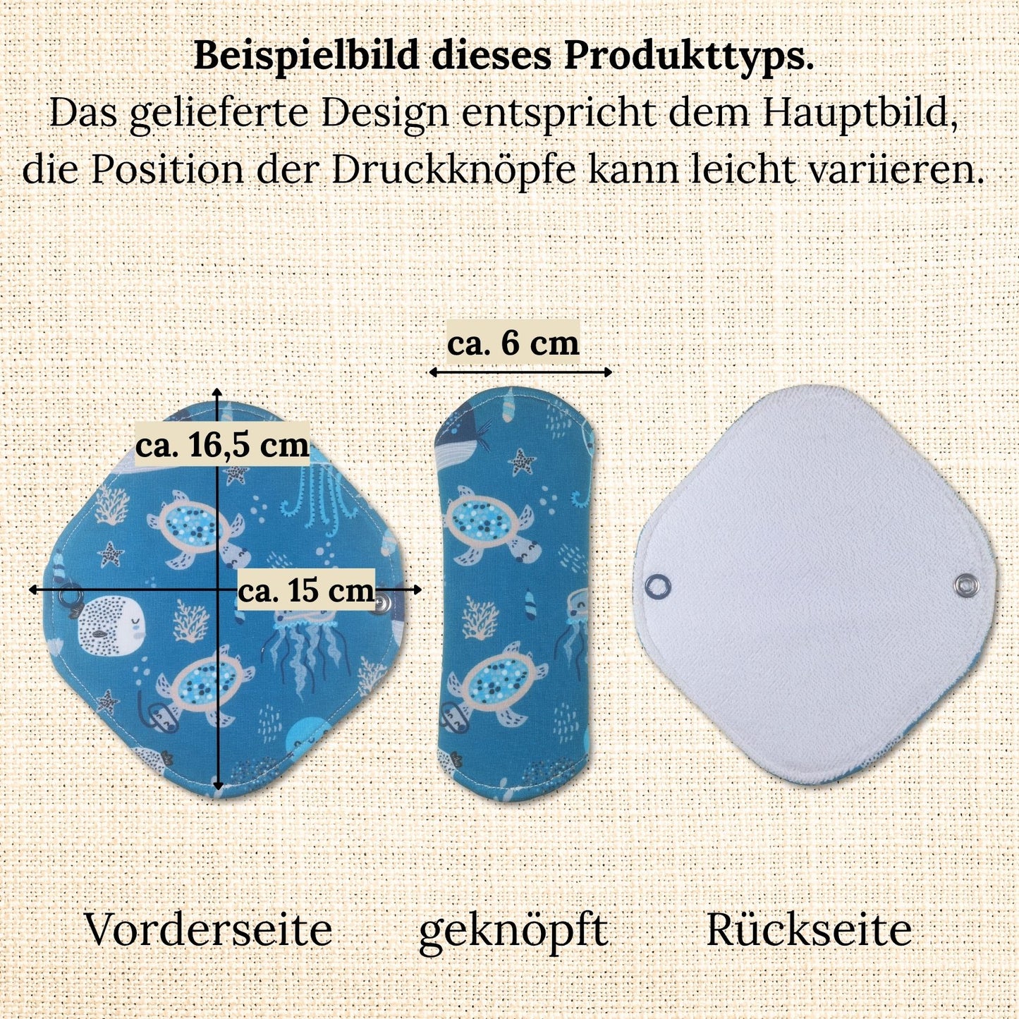 Beispielbild einer Slipeinlage mit Flügeln und PUL – Vorderseite, geknöpft und Rückseite im blauen Meerestier-Design. Maße ca. 16,5 × 15 cm, Schrittbreite ca. 6 cm. Die Position der Druckknöpfe kann leicht variieren.