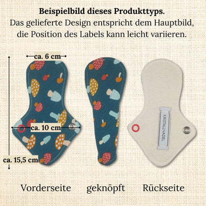 Beispielbild einer Slipeinlage mit Flügeln für Strings mit Maßangaben: ca. 15,5 cm Länge und 10 cm Breite im geöffneten Zustand. Vorderseite mit buntem Jersey, Rückseite aus naturfarbenem Bio-Molton mit Label.
